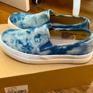 Time and tru platform slip on sneaker blue tie dye size 7.5